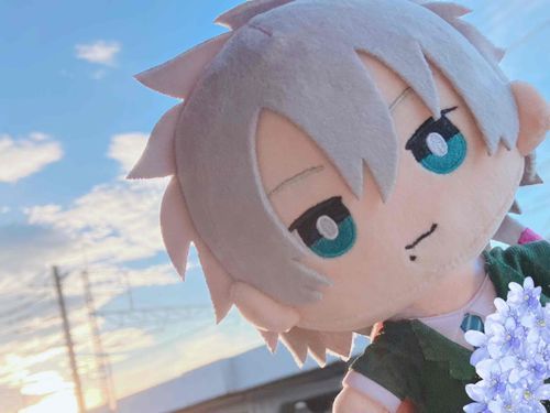 くもと そら、きれいじゃろ
うちのと ふたりで よふかし したひ、たいようが でてくるのを いっしょに みまもったんじゃ
しらんでくる よぞらと、おくのほうに みえる くもが げんそうてきでな、
「おそら、きれいだねえ」「そうじゃのう」
なんて かいわを したのを おぼえとるぜよ

あんがい よふかしも、してみるもんじゃ