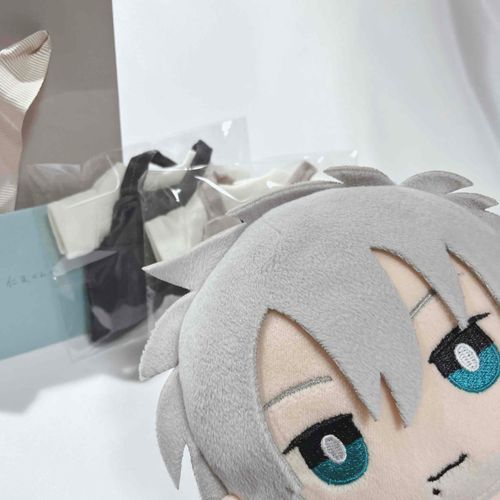こんげつ よっか が おれのたんじょうび だったんじゃけど、うちのが ぷれぜんとに あたらしい ふくを にちゃく おくってくれたぜよ
このあと さっそくきてみたら、うちのは にこにこしながら
「どっちも におうくんに よくにあっているね、すてきだよ」
なんて ほめちぎってくれてのう
すこしばかり てれくさかったが、うれしかったぜよ
ありがとさん
