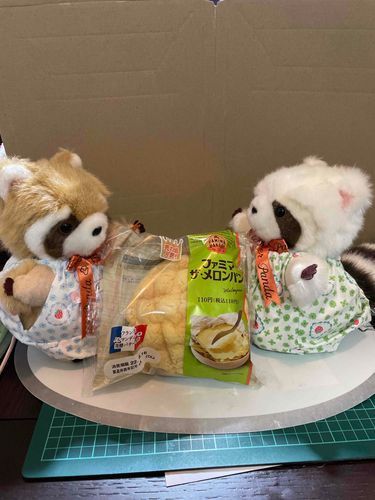 シャンプーくん。
ラブが隠してたメロンパン見つけたから一緒に食べよう。
りんすちゃん、怒られるよ

