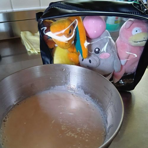 メロン味のフルーチェ作ったよ🍈ポケモン達をSeriaのポーチに入れたらピッタリだった☆