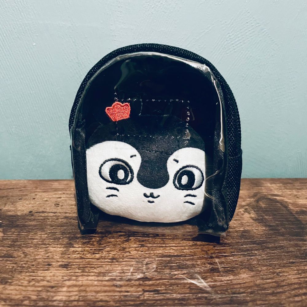 セイレーンのおかおのために、カラダピッタリのオリを探して、ダイソーで買ったみたい
縫い付けられてたタグを取ってみたら、縫い目が結構目立っちゃったの
ちょっと余裕あるから、飴も入れたらカロカロできるの
でもずーっとずーっとカバンに入れっぱなしなんて
許さないよ…