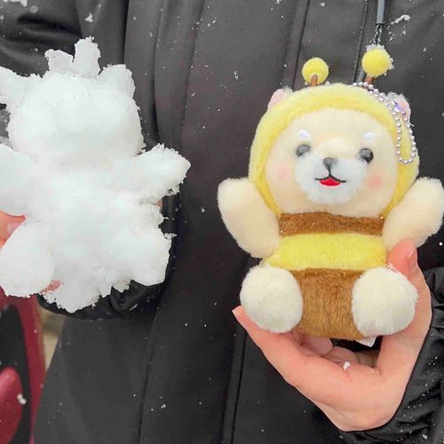 今日は雪が降ってたよ！⛄️
おうちから出たらぼくの分身が作られてた！