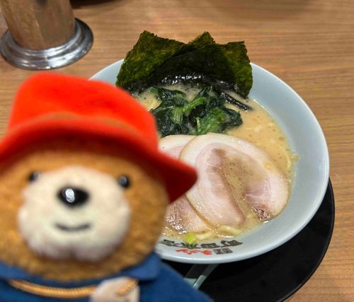 町田商店のラーメン（麺硬め･味普通･油少なめ）
完食したらスタンプがもらえて10個たまると1杯無料なんだよ~

おひや