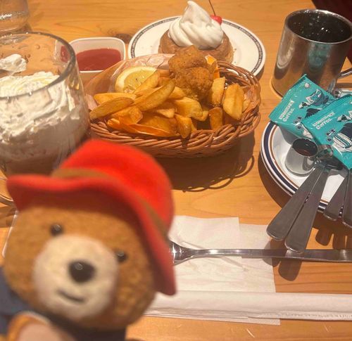 コメダのいろいろ
モーニングは飲み物頼むと食パンとたまごが無料でつくから夜行くと損した気分

おてもつ
