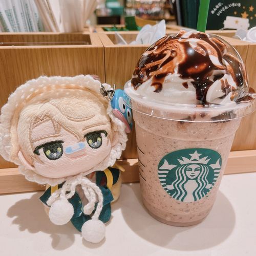 フラペチーノを飲んだぞ！
沢山チョコを乗せてもらったから、今にも溢れてしまいそうだ。