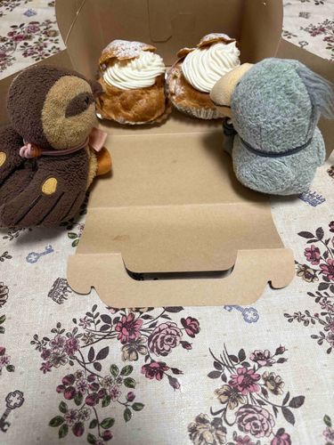 ハシビロコウの橋田コウノスケさんとシュークリームをむしゃむしゃむしゃ…うまっ😋