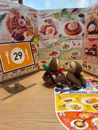 🦆🦆はやおきして、モーニングしたよ。おいしそうなメニューだけど、たまごアレルギーだからきをつけないと…