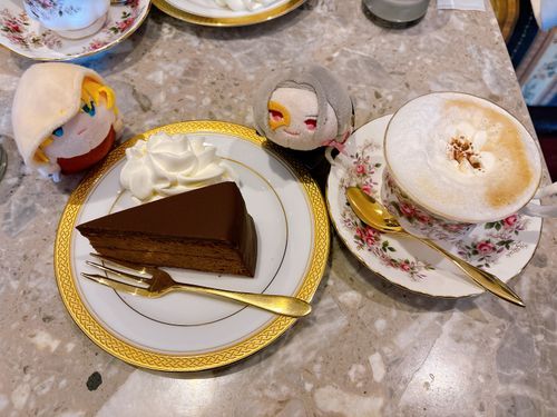🎀「ほんばうぃーんじこみのザッハトルテだそうだ。のうこうなのにあますぎなくてすぐにたべきってしまったな。」

優雅にティータイム🫖
いつかオーストリア🇦🇹に行ってみたいな。