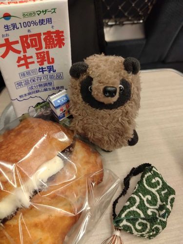 前はコーヒーにしたけっちょ、これは濃い牛乳が合うと思ったんだぁ。だばい！わかるー、おらも用意してきたっけ！