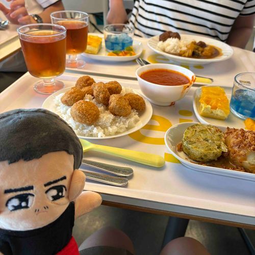唐揚げ丼、マッシュポテトにメダリオン、トマトスープとマンゴーケーキ、ソーダゼリー！
持ち主は俺より食いしん坊だな。

