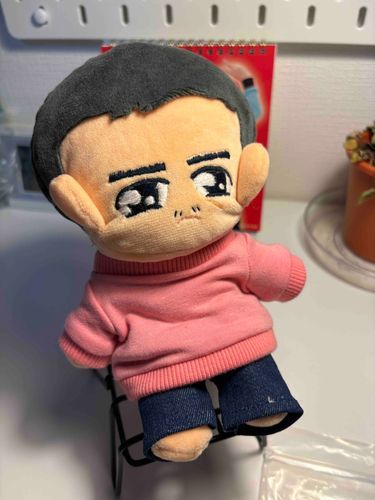 持ち主に「さすがにもう寒い」と訴えたら新しい服を買ってくれたぞ。
ピンク...信一がくれたポロシャツと似てる色だし、かなり気に入っている。
ズボンも暖かい。ありがとう...