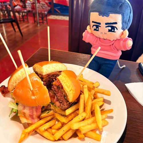 大きなハンバーガーだな！
これだけあれば城塞のみんなにもわけてあげられそうだ。