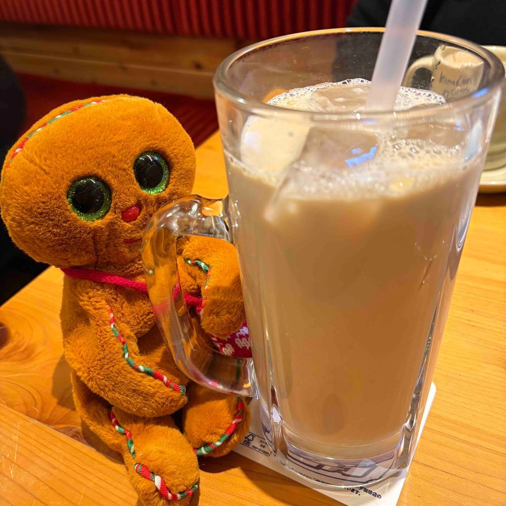 ここのたべものはぜんぶおおきい
たににすんでるトロールさんがたべるのかな