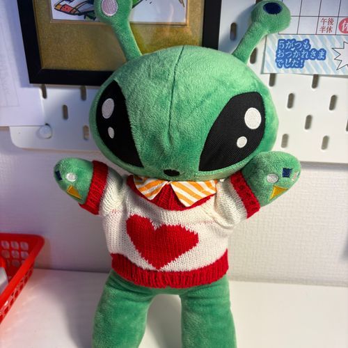 せーるをヤッテいたラシク、
プロデューサーがせーたーをカッテきたゾ🧶
......ナンカ、チョット、コレ、かっぷるでキルヤツじゃ......
イヤ...カワイイ...ケド...