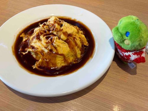 家主さんはオムライスがだいこうぶつなんだっち♪おりょうりがんばったらぼくもおいしいオムライスを作れるようになるだっち...？♪