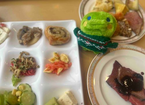 家主さんのおたんじょうびのおいわいでびゅっふぇをたべにいっただっち♪家主さんおめでとうだっち♪