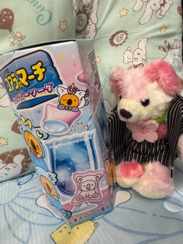 不思議な色のコアラのマーチ買った🐨