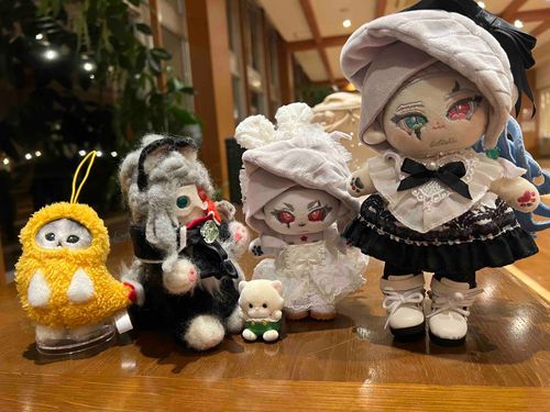 おともだちとあえてわたくしちゃんとってもハッピーです！
にくきゅうのみせあいっこをしました♪