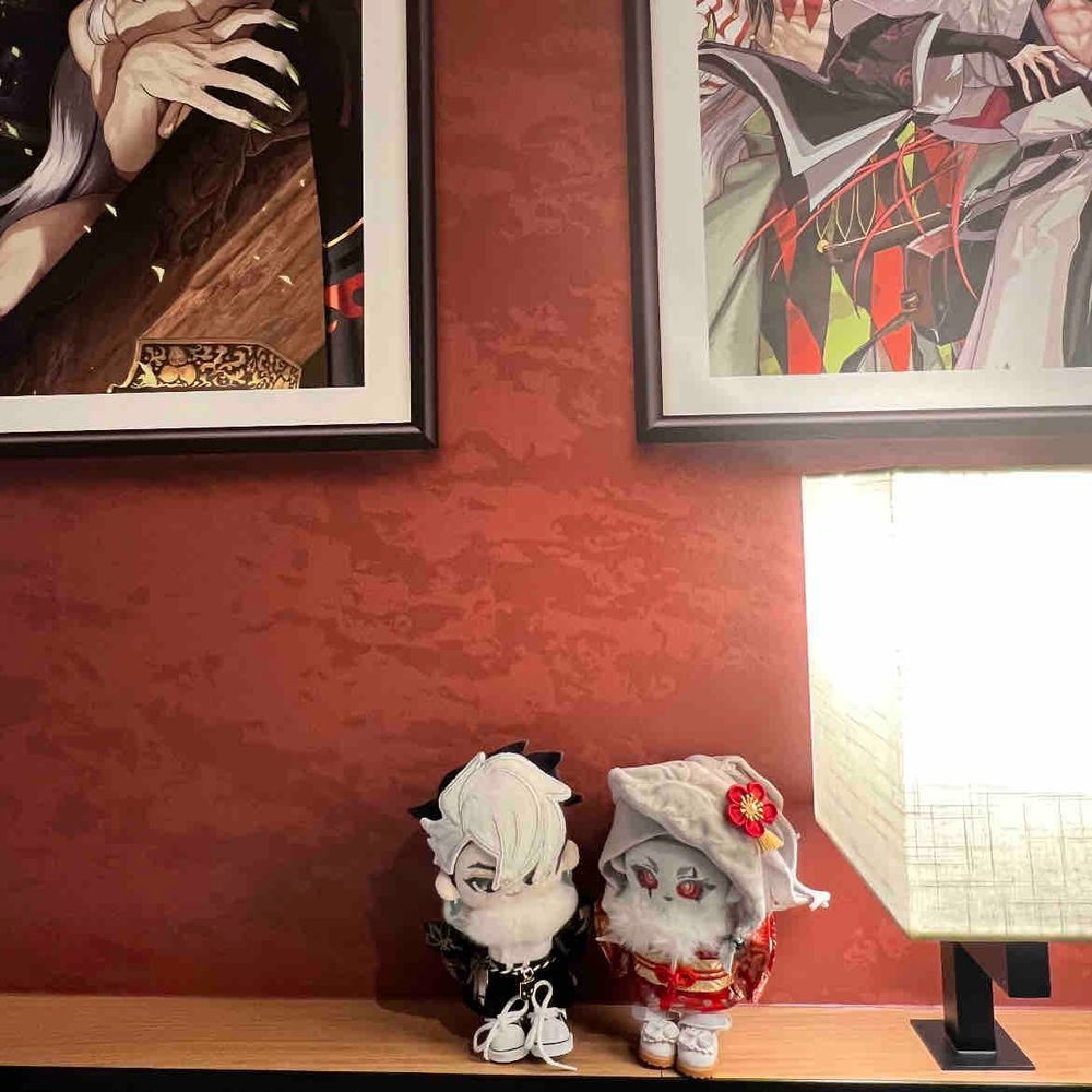 いけぶくろのこらぼホテルにいきました！

ンンン！せっそうがいっぱいおりまする！

わぁ！とってもひろいベッド！わたくしちゃんうれしくてバタバタしちゃちゃいますよ！

まんぞくですかな？