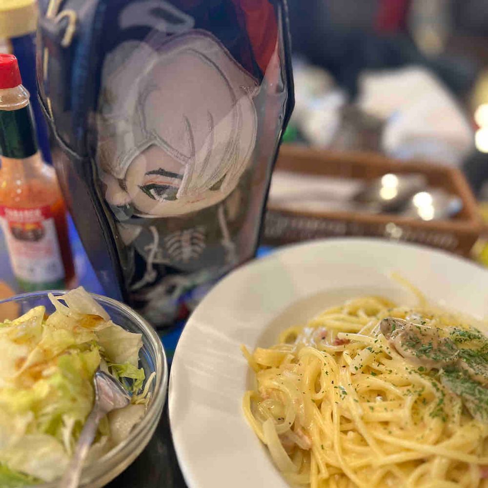 とってもレトロなきっさてんです！なんとテーブルがゲームきになってます！
わたくしちゃんにちなんでいってきました、ほんらいわたくしちゃんははくしゃくなのですよ！