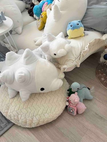 ぼくたちのお部屋、見わたすとにぎやかでいいな〜ってふとしたときに思うの！
飼い主がぼくたちのための部屋を作ってくれたんだ〜

本当は飼い主用の部屋だったらしいんだけど、飼い主のスペースがほぼないんだ