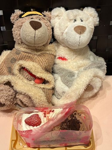 わぁい、ケーキだ！
嬉しいな、いただきまーす！