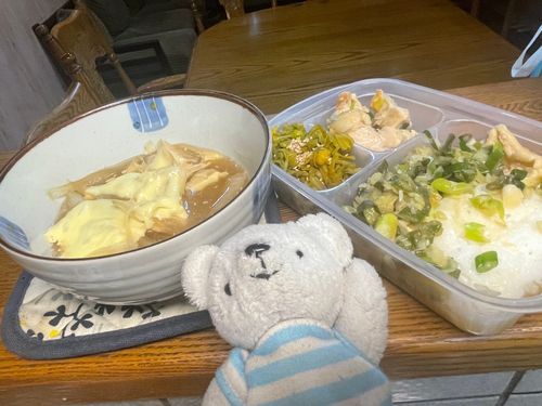 べべの手料理日記📔セロリと長ネギの草まみれ弁当🌱笑