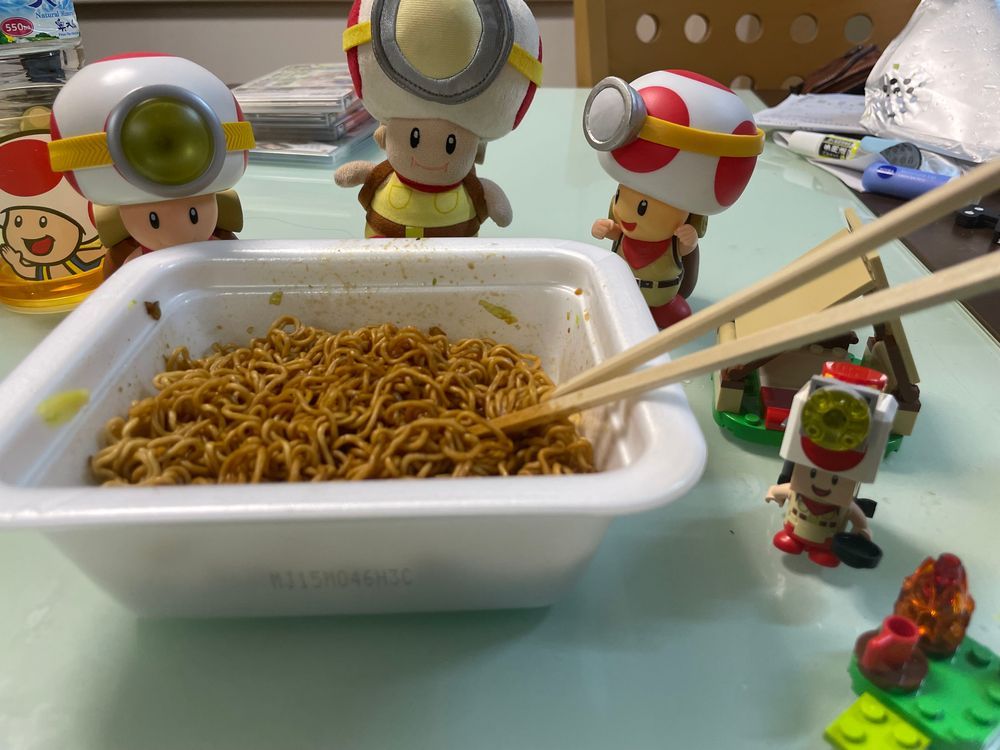 第一回…全世界隊長会議をここに開催します…
議題は…
「深夜に食べる一平ちゃん夜店の焼きそばはお宝に入るか否か」です…
..::::::::::::::::::::
...::::::::::::::::
( =◎= )
( 'ч' )
/彡ミヽ ー、::::
/:ノ:ヽ \::|.:::
/:/:: \ ヽ|.:::
 ̄(_ノ ̄ ̄ ̄\_ノ ̄ ̄