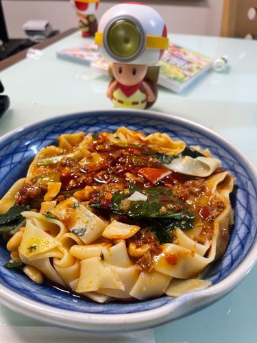 はー…今日の夜食はファミマのびゃんびゃん麺ですかァー…
殺人的な色をしてますねぇー…( 'ч' )