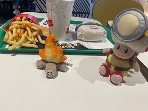 マックポークが復活したらしいですね‼️
これは食べざるを得ないです‼️
ここを‼️キャンプ地とする‼️‼️🏕️

着火‼️‼️🔥(鳴り響く火災報知器、大量に駆けつける消防員、ぶっかけられる水