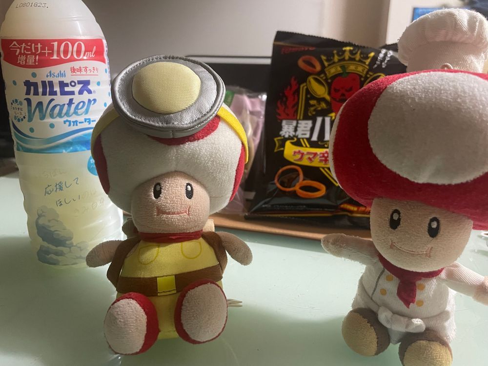 ❗️
( =◎=) (⌒ ⌒)
@=( 'ч' ) |_i_|
', し l J ( 'ч' )
"---(__)__) し l: J
(__)__)
日頃頑張ってるシェフに…
冒険で培った知恵…YouTu…ごにょごにょ…を授けてあげたんです
「カルピスって創業者がたまたま作ってた砂糖牛乳についた菌を培養して育てて作ってて、それがもしなくなったら作り方わからなくなる」って…
そしたらシェフが
「すごい❗️じゃ僕も適当な菌を育てて人間に食べてもらいます‼️」って満面の笑みで言ってて…
あぁ…パンドラの箱を開いてしまったのかも知れません…( 'ч';)