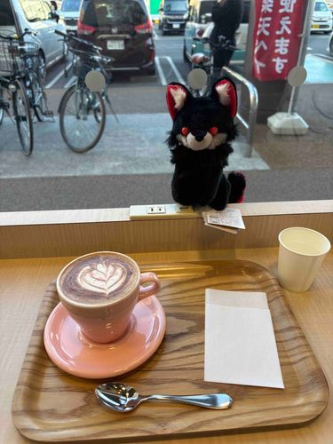 新人のヘルくんです。クールでワイルドな方です！ふさふさ。持ち主はすっかりヘルくんを気に入ったみたいです。