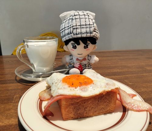 ちびすえやで！このひは、はやくおきてあさごはんたべにいってん！あまじょっぱいのがうまかったわ☺️🍞