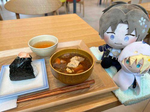 きょうの朝飯はごうかだな！

長谷部さん「あたたまりますね、主」