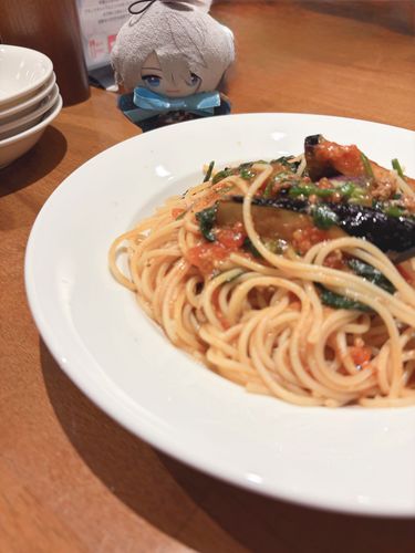 なすとほうれん草のパスタだよ、ぱぺちゃん。