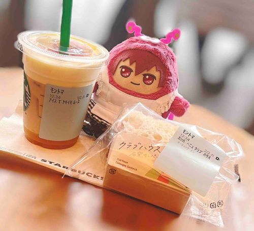 もんとま🐶「主とカフェに行ったら、おれの名前を入れて注文してくれたんだ！どっちも美味しかった🍠🥪✨
店員さん、"もんとまさま〜"って呼んでくれた☺️」