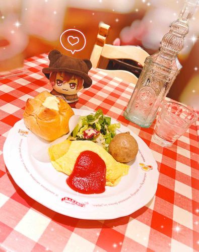 ドンとま🐶「主がオムライス食べたいって言ってたから着いて行ったぞ！食べたものぜ〜んぶ美味しかったな☺️🍀」