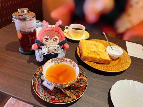 もんとま🐶「主と久しぶりに旅行に行ったぜ！
旅先ですてきな喫茶店を見つけたんだ、どれも美味しかったぞ☺️」