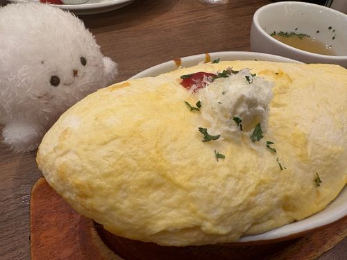 ふんすふんすっっ
いいにおいだああ〜🤤🤤

おみせのおねーさんが、
ぼくのこと「かわいい！」って
いってくれたよ☺️