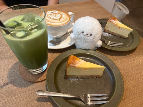 ケーキに うもれちゃったあ〜！
おいしいケーキ いっぱい♡