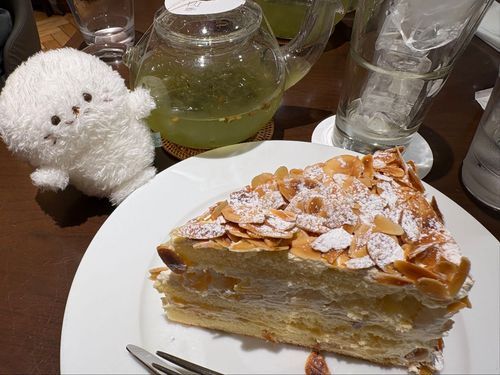 主、またケーキ たべてた🤤
でものみものが いつもとちがうー！！
げんまいまっちゃ なんだって！！