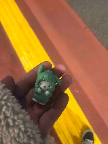 普通のサラリーマンなんで平日はあまりうちの子達連れて行けなくて萎え😢
可愛いガチャ見つけたんで回したので勝ちでした、早くおでかけしようねしろめくろめ〜