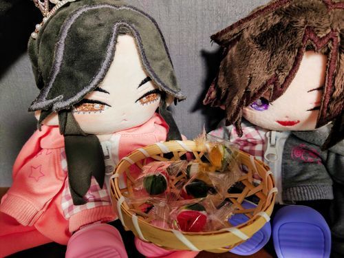 さあ、もーらん。一緒に食べよう。
スイカの飴だ。
お前の口にあえばいいが。