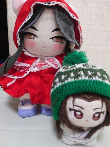 主殿が新しい衣類を買ってくれた。
小さな晩寧も満足しているようだ。

私は…、似合っているのだろうか。