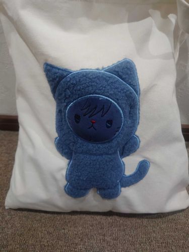 今日のおれはカバンです。
ヌシさんがどこかいくらしいので、カバンになってます。
中には晩寧もいます。

おれはカバンです。