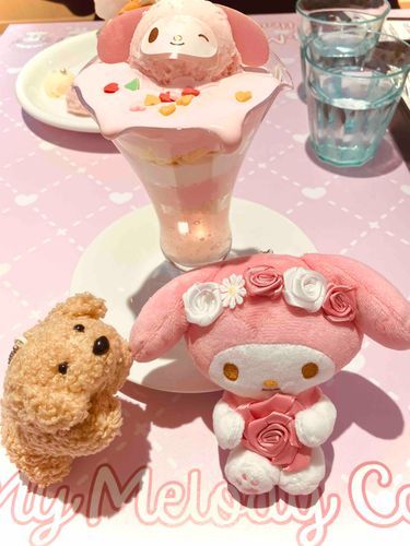 この前マイメロディカフェに行ってきたよ♪
マイメロちゃんのパフェおいしかった〜🎶
マイメロちゃん50周年おめでとう🎁✨