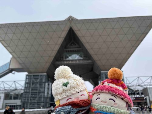 ビクサイトでおれたちのおべべかてもらたよ！ゆきでサムサムだたけど おともだちにたくさんあえてたのしたのしでした！
