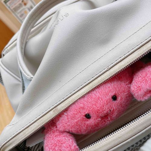 しっ！静かに、薬局の待ち時間退屈でしょ？たすけにきたよ
