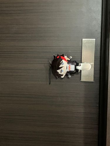 ドアノブになってる三枝さん
