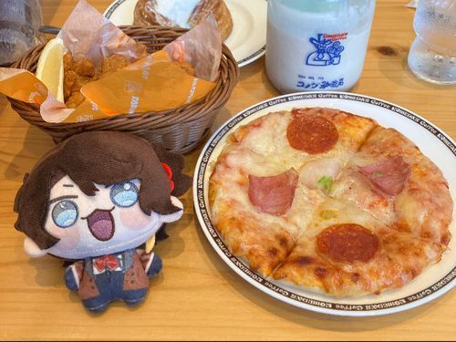 お昼に明那とコメダ〜〜☕️